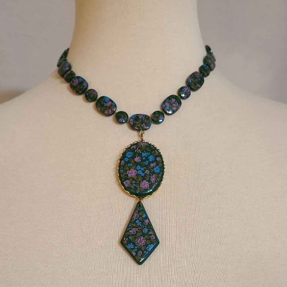 Vintage Green Lucite Beaded Pendant Necklace